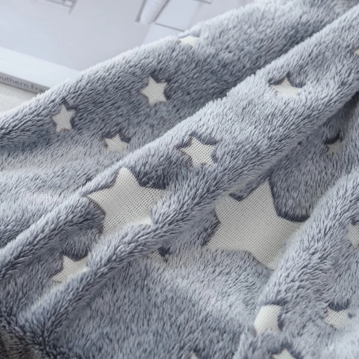 Double-Sided Flannel Coral Fleece Quilt Luminous Fluorescent Office Blanket for Children for Winter Air Conditioning