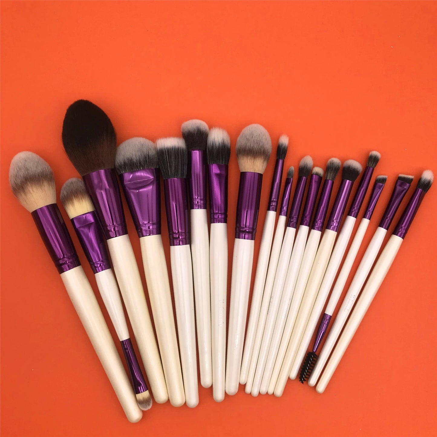 YLovely  luxurious  Soft Synthetic Natural High Quality Pearl White Foundation Contour Blending Maquiagem Make Up Brush Set Kit