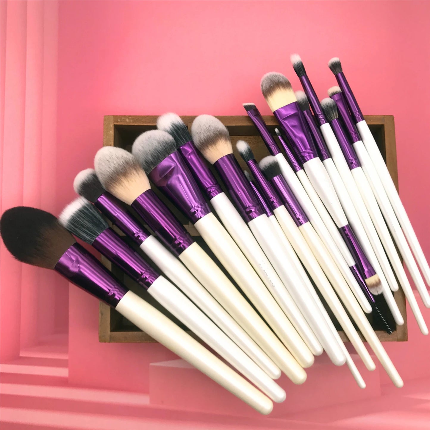 YLovely  luxurious  Soft Synthetic Natural High Quality Pearl White Foundation Contour Blending Maquiagem Make Up Brush Set Kit