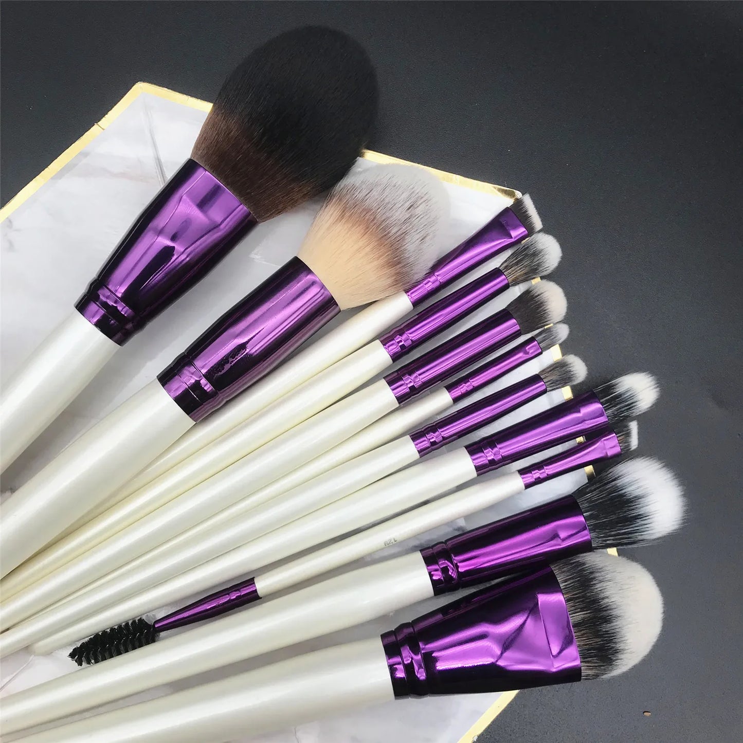 YLovely  luxurious  Soft Synthetic Natural High Quality Pearl White Foundation Contour Blending Maquiagem Make Up Brush Set Kit