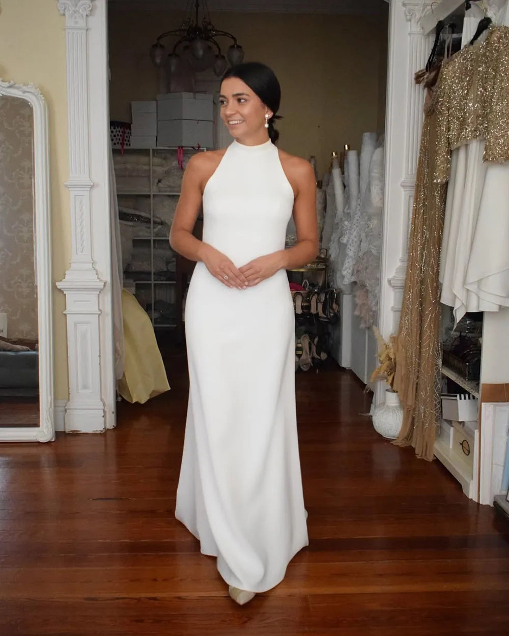 Customized Modern Bridal Dress 2025 Wedding Dress Halter Neck Backless Buttons Bridal Dress Elegant Sheath Wedding Party Dress