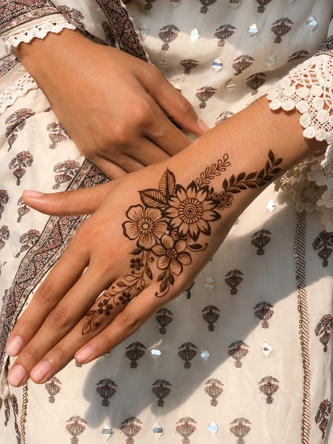 GOLECHA Brown Henna Temporary Tattoo Paste 30g Mehndi Henna Cone For Faux Freckles Hand Drawing Natural Brown Skin Stain