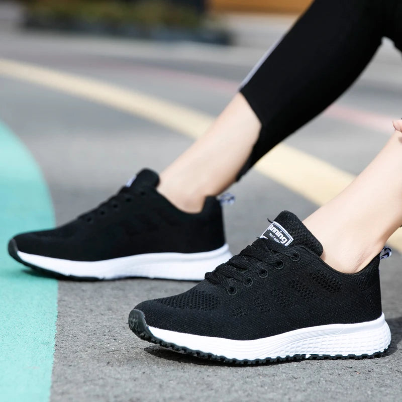 Breathable Women Running Shoes Lightweight Anti-slip Female Sports Shoes Outdoor Soft Women's Sneakers Lace Up Fashion Tennis