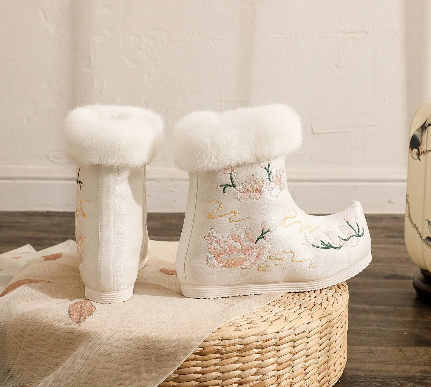 Winter Fashion Shoes Embroidered Fur Boots For Woman Bota Ancient Costume Botines Para Mujeres Hanfu Women's Boots Botas Mujer