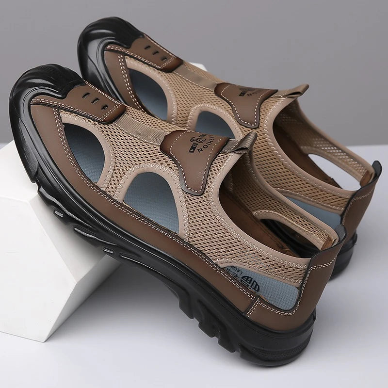 New Handmade Summer Sandals Men Breathable Leather Shoes Man Outdoor Men Sandals Antiskid Beach Sandals Hollow Shoes Fashion