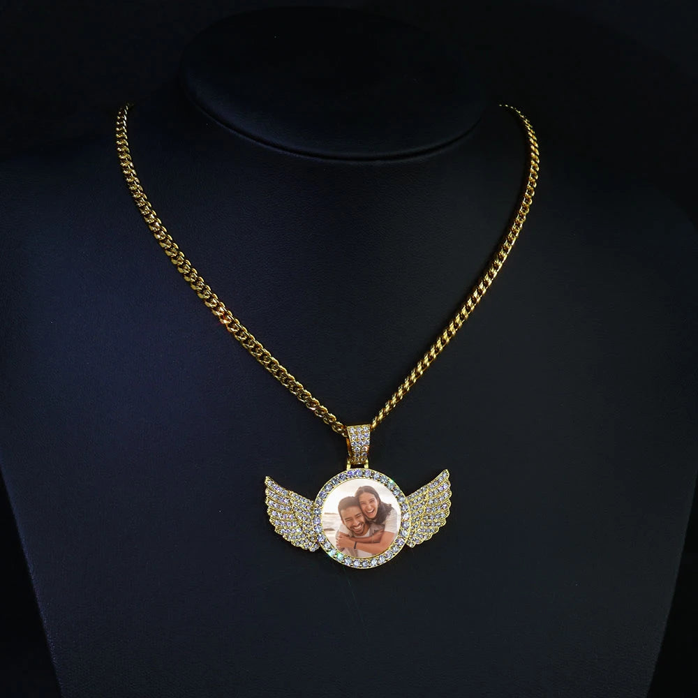HHIOK Custom 18K Gold Plated Cubic Zircon Photo Pendant Medallions Wing Circle Pendant Necklace Personalized Wholesale