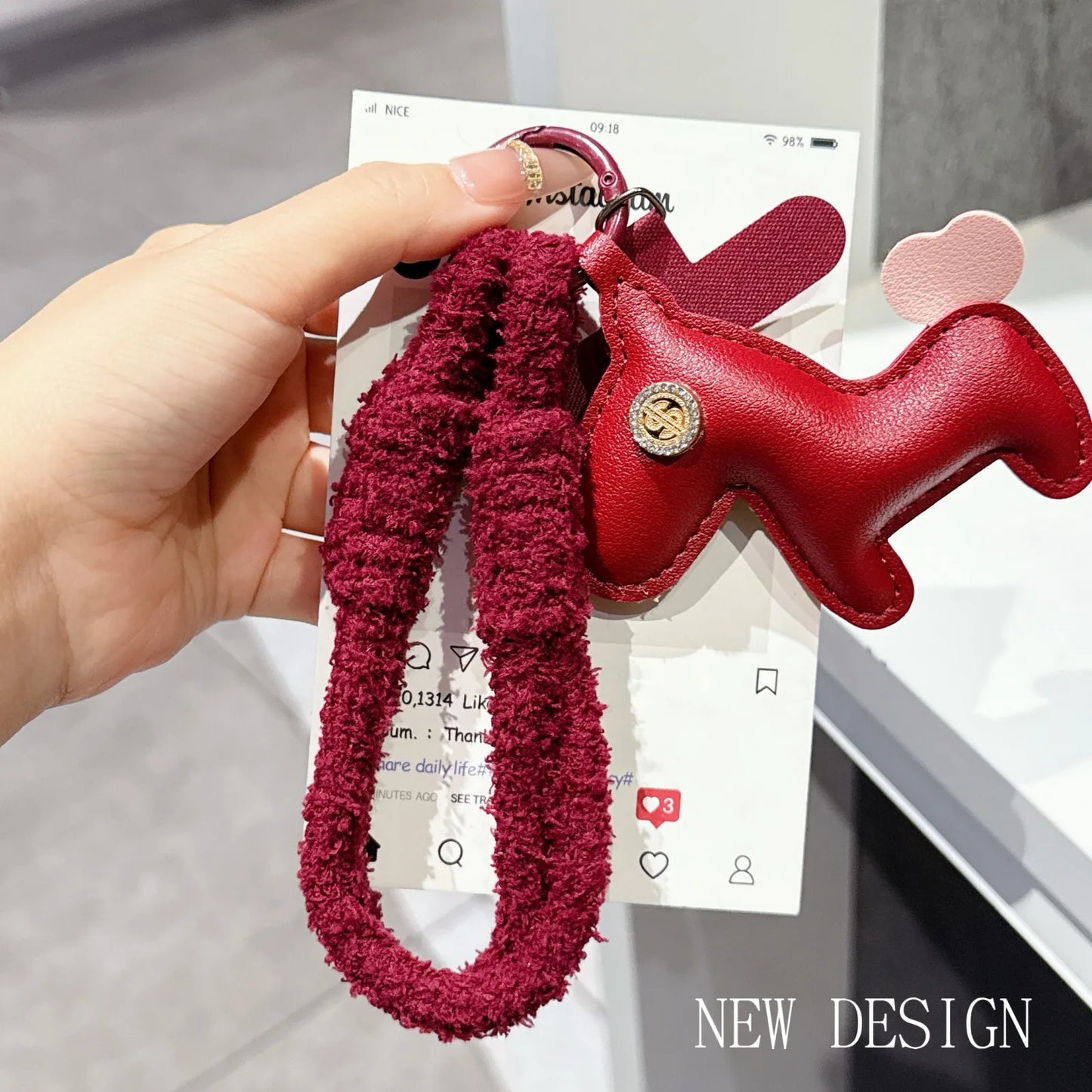 Autumn And Winter Plush Mobile Phone Lanyard, Short Wrist Strap, Fashionable Leather Decoration, Universal Pendant，Phone Charm