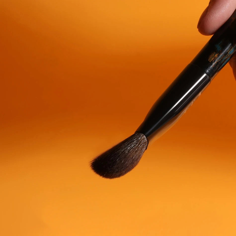 DS09(HS) Professional Handmade Make Up Brush 3D Triangle Blush Brush Pine Squirrel Goat Hair Raw Lacquer Handle Makeup Brushes