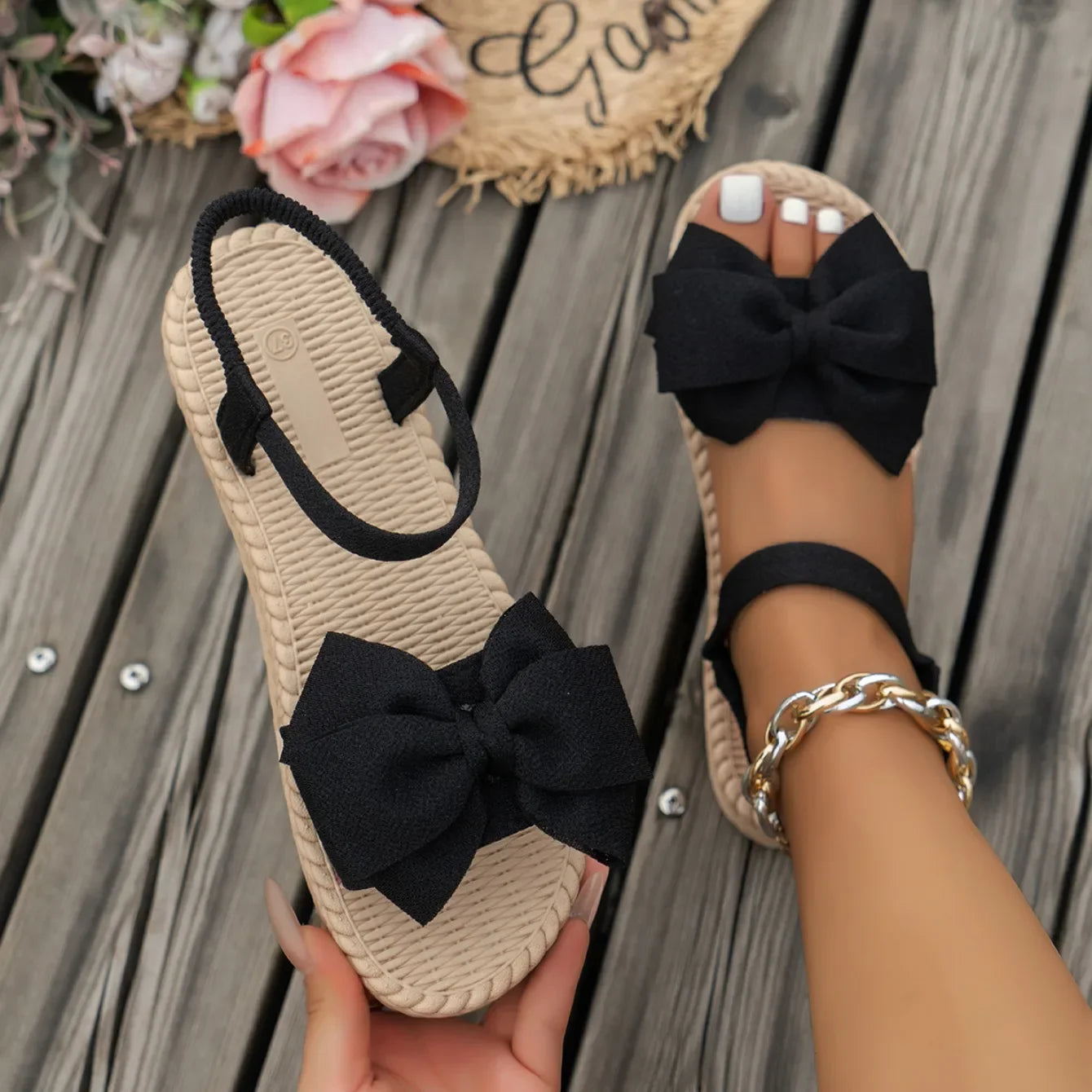 Women Sandals 2025 New Fashion Bow Tie Flat Home Shoes for Women Soft Outdoor Lightweight Beach Sandals Women Sandalias De Mujer