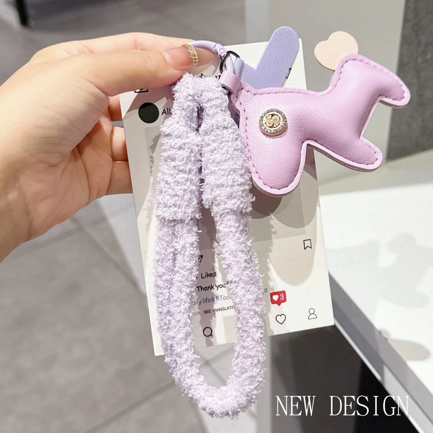 Autumn And Winter Plush Mobile Phone Lanyard, Short Wrist Strap, Fashionable Leather Decoration, Universal Pendant，Phone Charm
