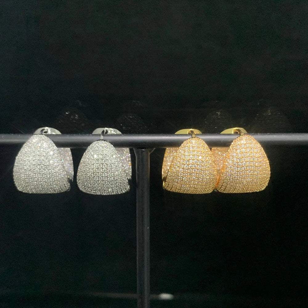 2025 New Arrived Classic Women Fashion Jewelry Full Micro Paved Sparking CZ Curved Waterdrop Shaped Huggie Hoop Earring