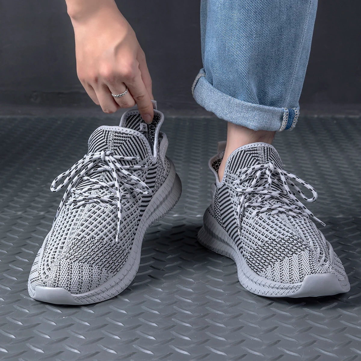 2023 Mesh Men casual shoes Summer Breathable Sneakers Comfortable Lightweight Walking Footwear Male Running Sport Shoes