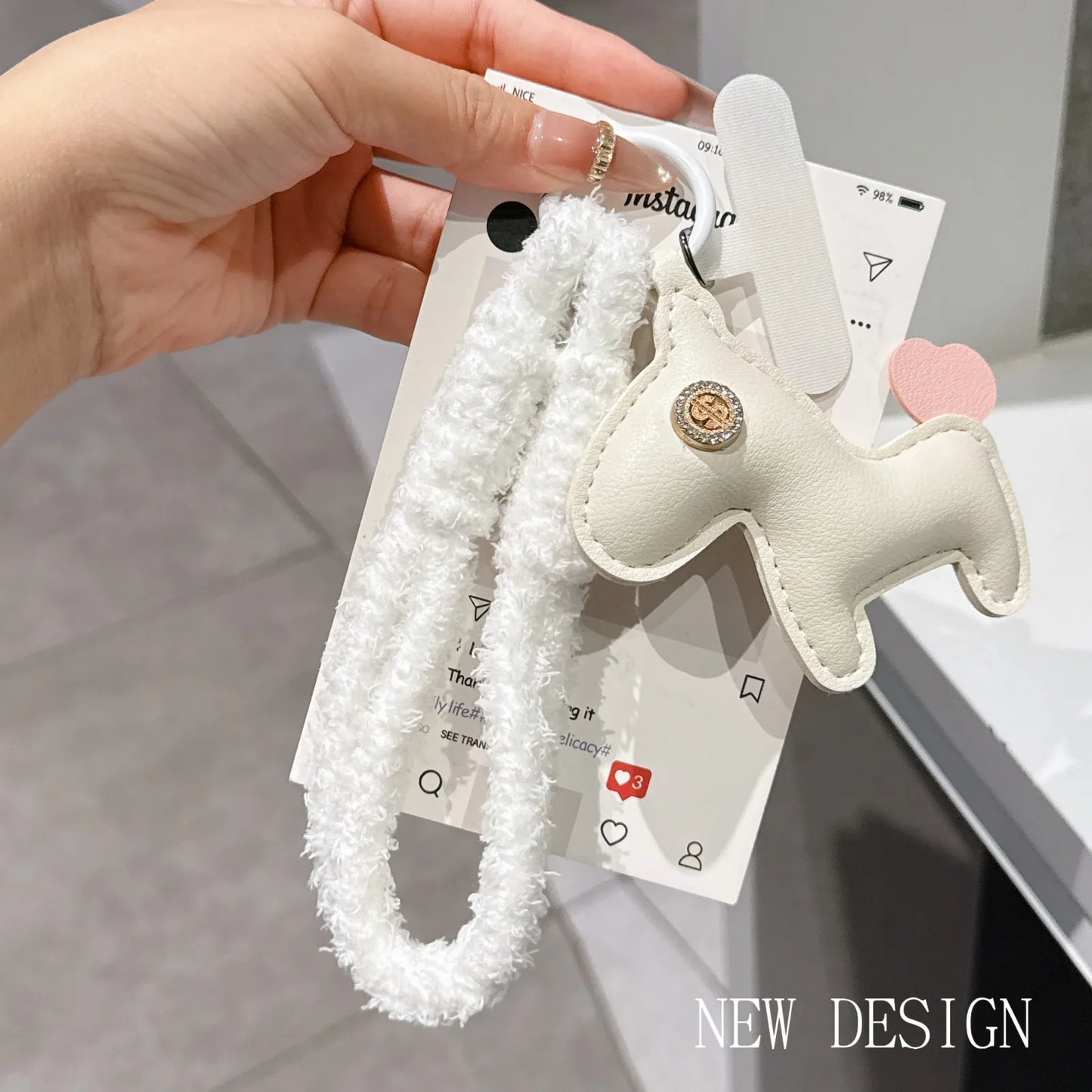 Autumn And Winter Plush Mobile Phone Lanyard, Short Wrist Strap, Fashionable Leather Decoration, Universal Pendant，Phone Charm