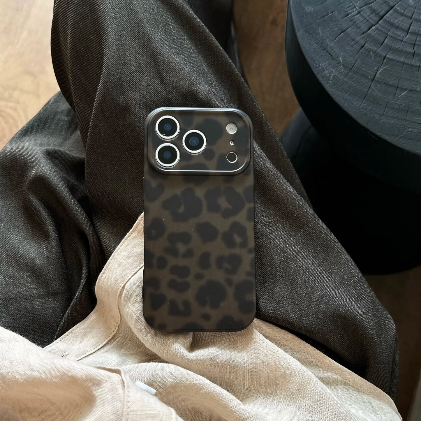 Retro Stylish Amber Color Lamber Pattern Glossy Phone Cover Case for iPhone 17 16 15 14 13 12 Pro Max Plus Air