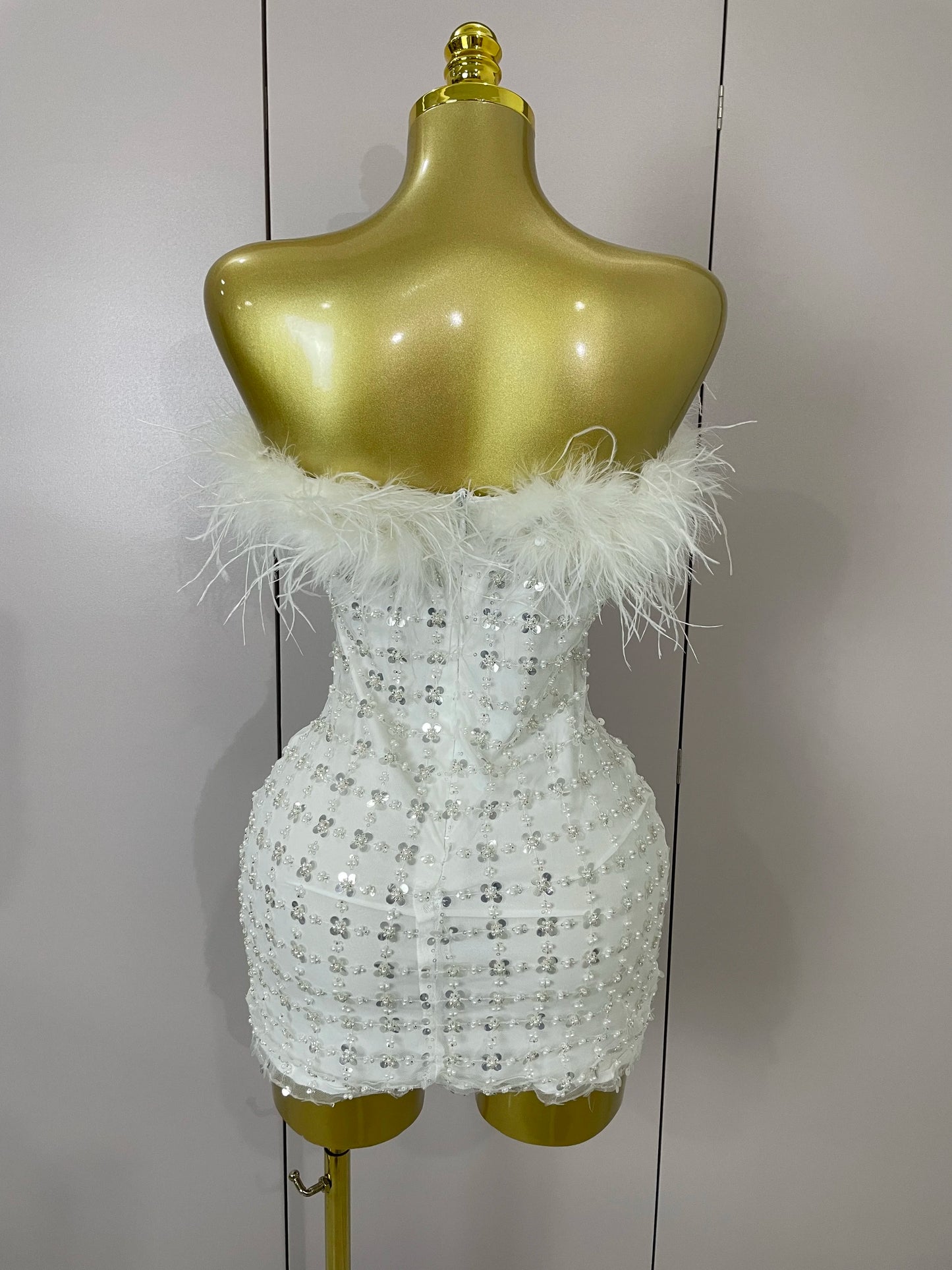 Shinning White Feathers Sequins Straples Bodycon Mini Dress 2025 Women Fashion Celebrate Luxury Birthday Party Cocktail Dress