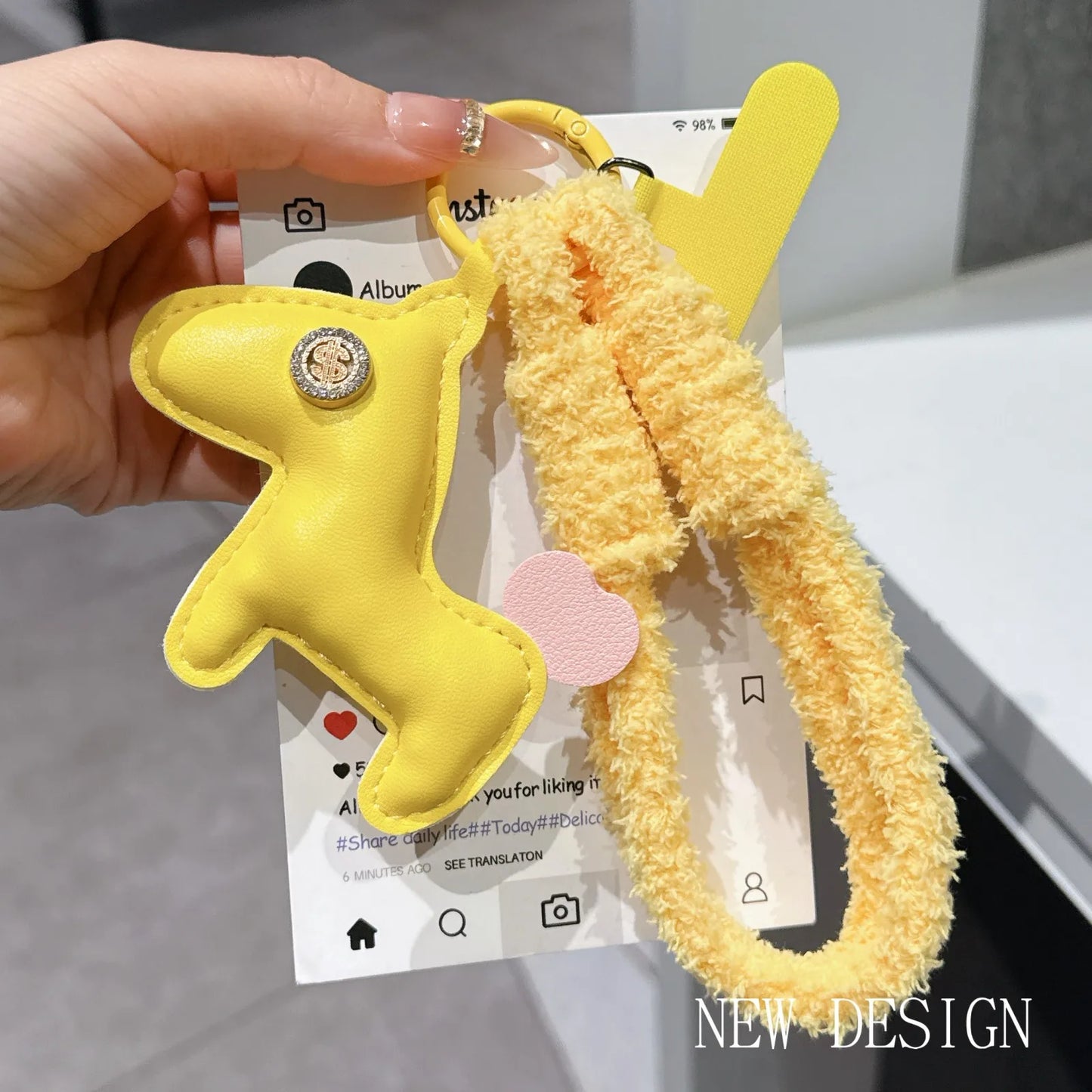 Autumn And Winter Plush Mobile Phone Lanyard, Short Wrist Strap, Fashionable Leather Decoration, Universal Pendant，Phone Charm