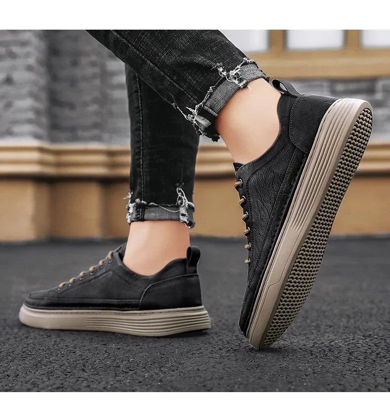 Autumn Black Sneakers Men Fashion Lace Up Flat Casual Sport Shoes All-match Outdoor Lightweight Homme Running Shoes