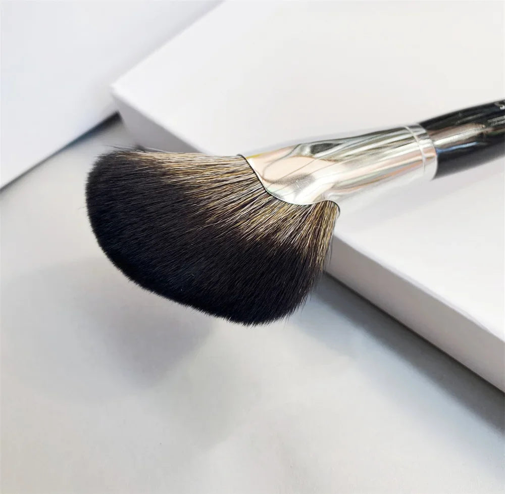 Pro Demi Fan Brush 72 Featherweight Soft Bristle Seamless Setting Powder Cosmetics Makeup Brush Beauty Tools