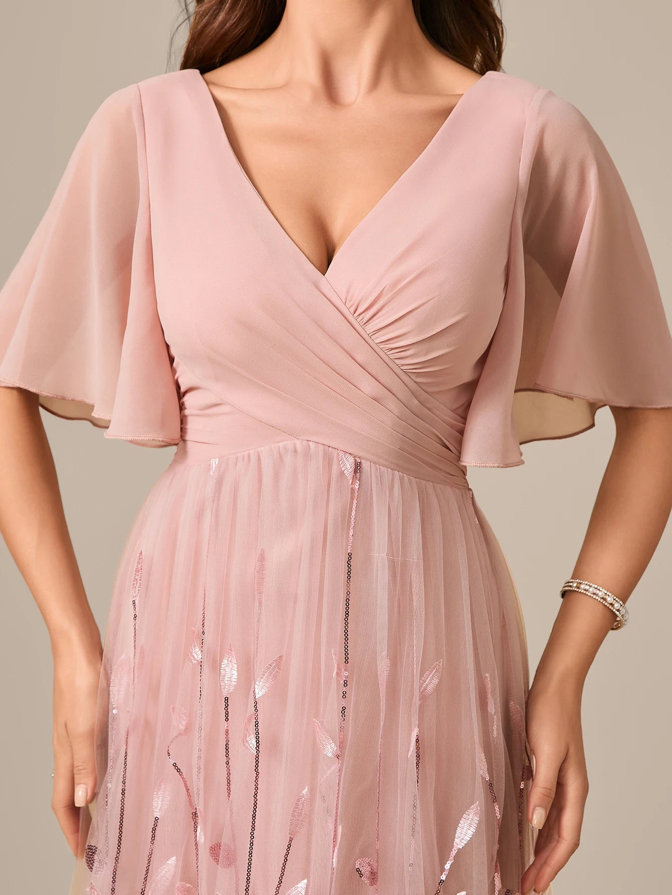 UNITHORSE Random Cutting V-neck Lace-Trimmed Sleeves Chest Pleats Leaf Pattern Tulle Patchwork Evening Dress
