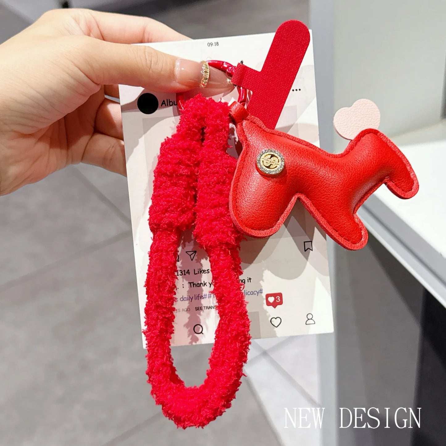 Autumn And Winter Plush Mobile Phone Lanyard, Short Wrist Strap, Fashionable Leather Decoration, Universal Pendant，Phone Charm