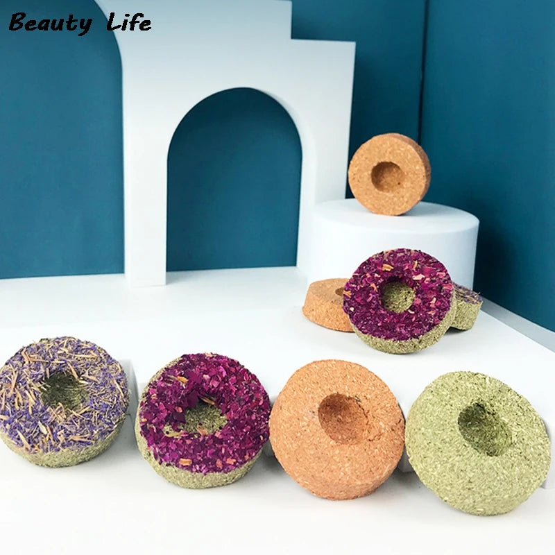 1pc Timothy Grass Cookie Molar Snacks Food Carrot Grass Cake Chew Toys For Small Animal Guinea Pig Chinchilla Rabbit Hamster