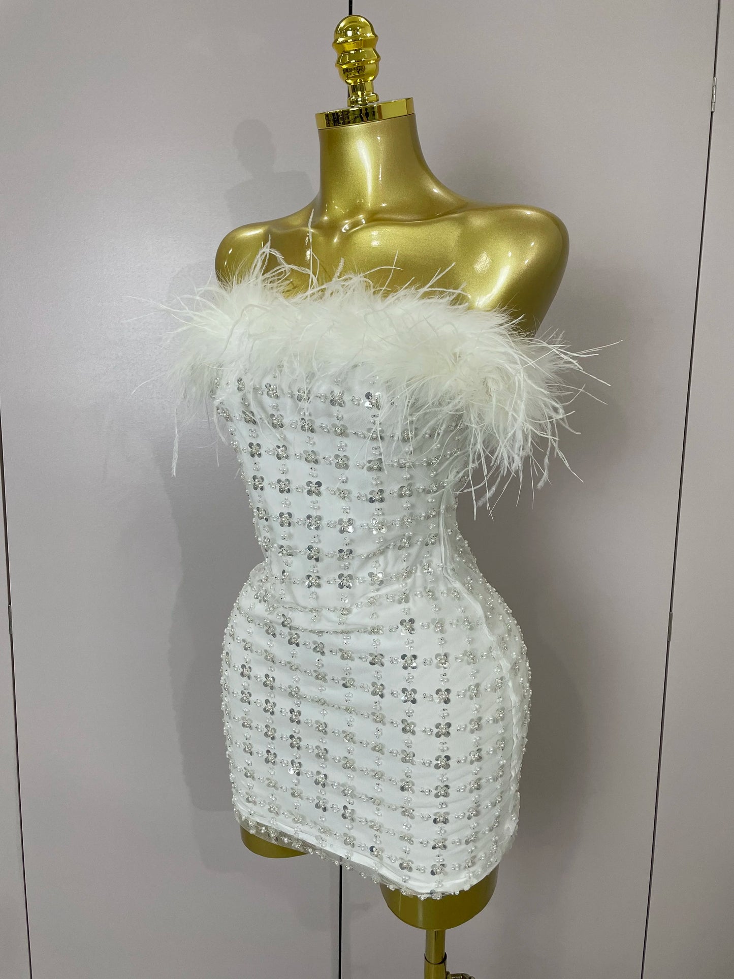 Shinning White Feathers Sequins Straples Bodycon Mini Dress 2025 Women Fashion Celebrate Luxury Birthday Party Cocktail Dress
