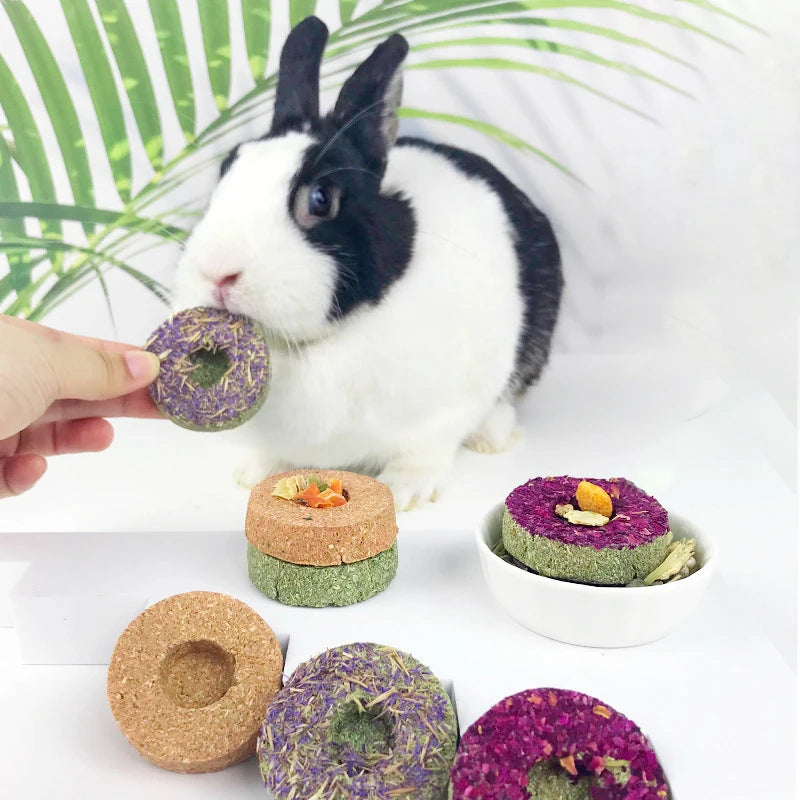 1pc Timothy Grass Cookie Molar Snacks Food Carrot Grass Cake Chew Toys For Small Animal Guinea Pig Chinchilla Rabbit Hamster