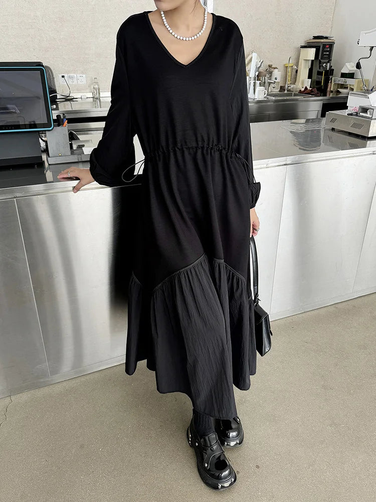 EAM Women Black Waist Drawstring Big Size Casual Midi Dress New V-Neck Long Sleeve Fashion Tide Spring Autumn 2026 1DJ3697