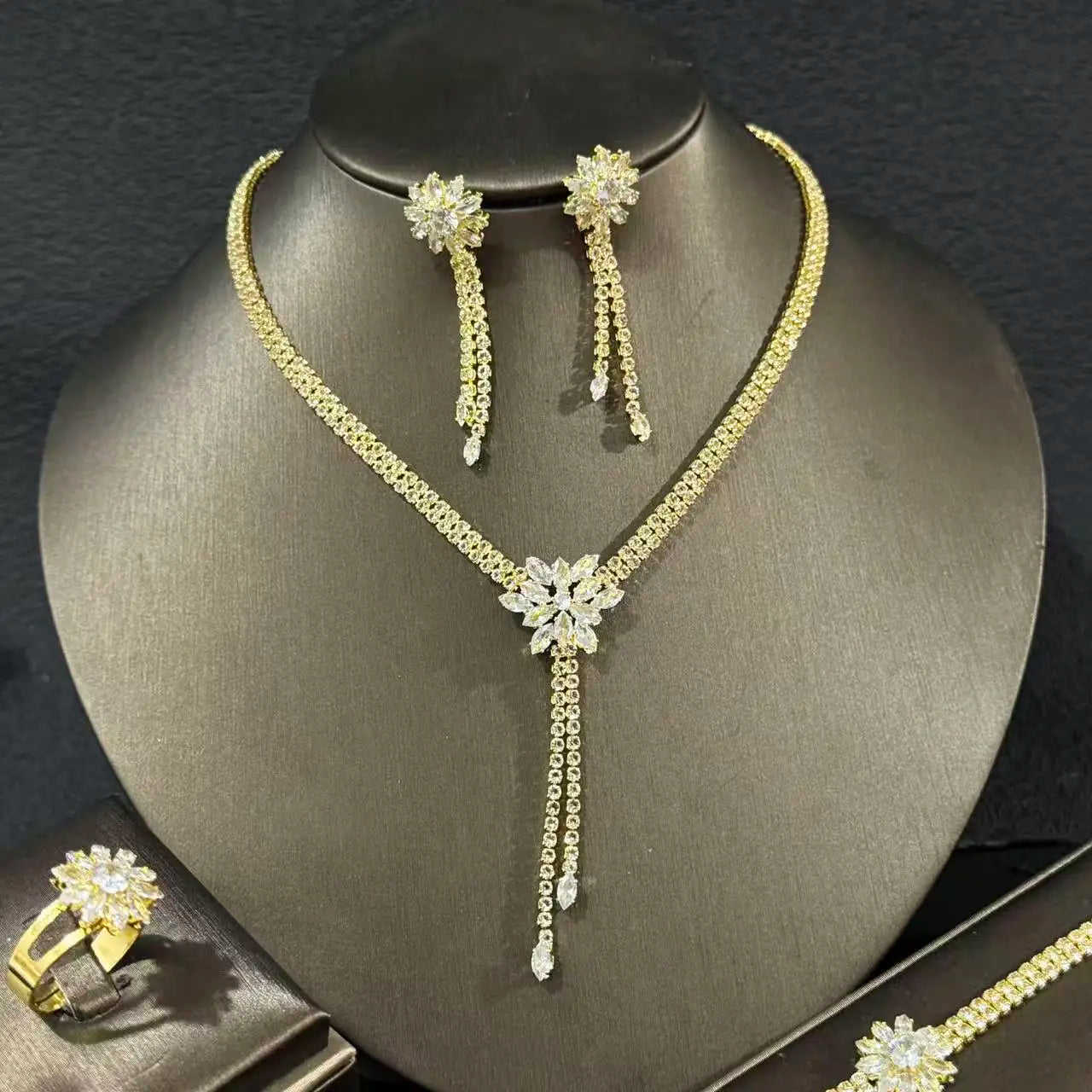 European and American jewelry necklace earrings bracelet ring five piece set European and American wedding accessories banquet d