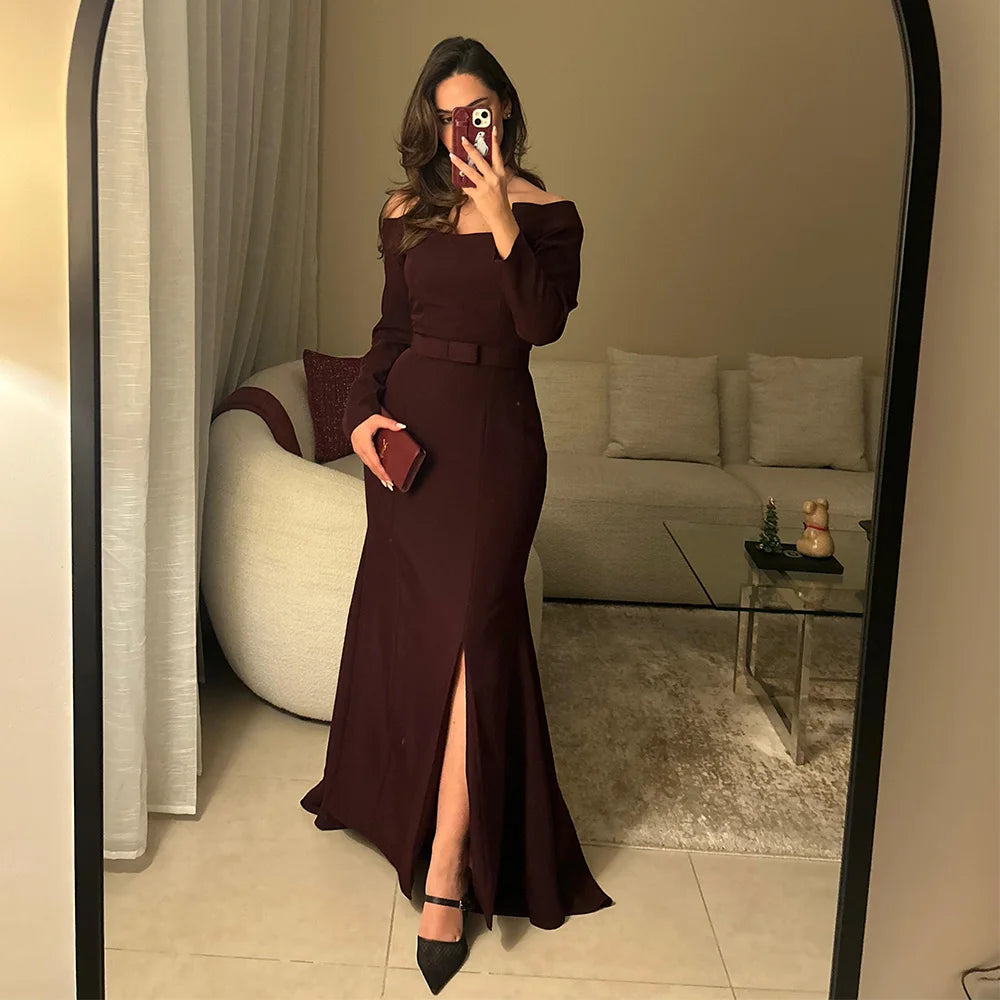 Simple Burgundy Jersey Prom Dress Elegant Mermaid Long Sleeves Evening Dress with Side Slit Classic Boat Neck Celebrity Gowns