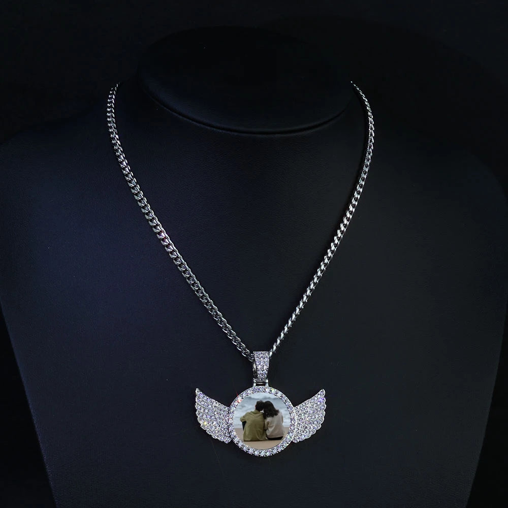 HHIOK Custom 18K Gold Plated Cubic Zircon Photo Pendant Medallions Wing Circle Pendant Necklace Personalized Wholesale