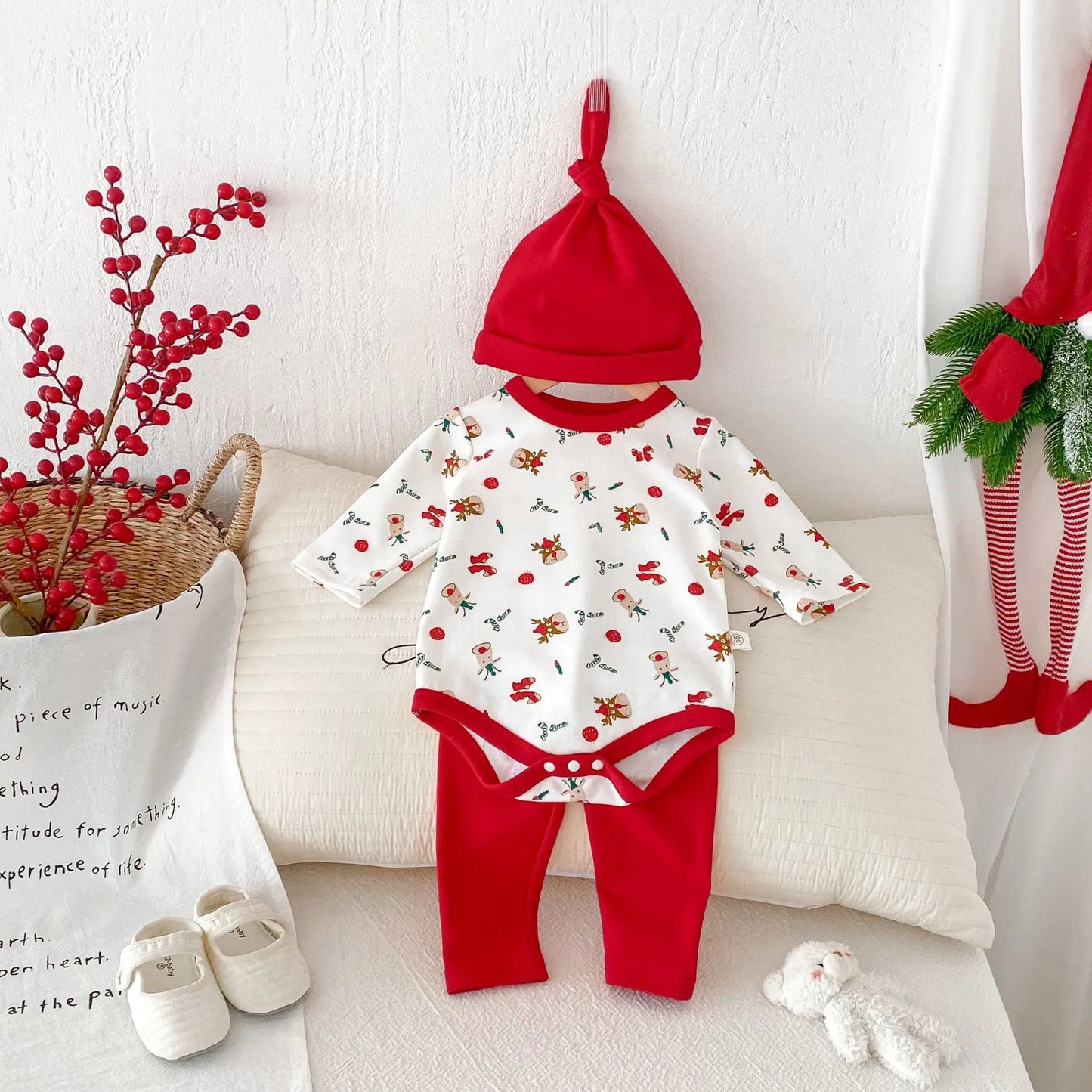 New Spring Autumn Baby Christmas Pajamas Set Long Sleeve Santa Print Bodysuit with Pants and Hat Infant Festive Sleepwear B6076