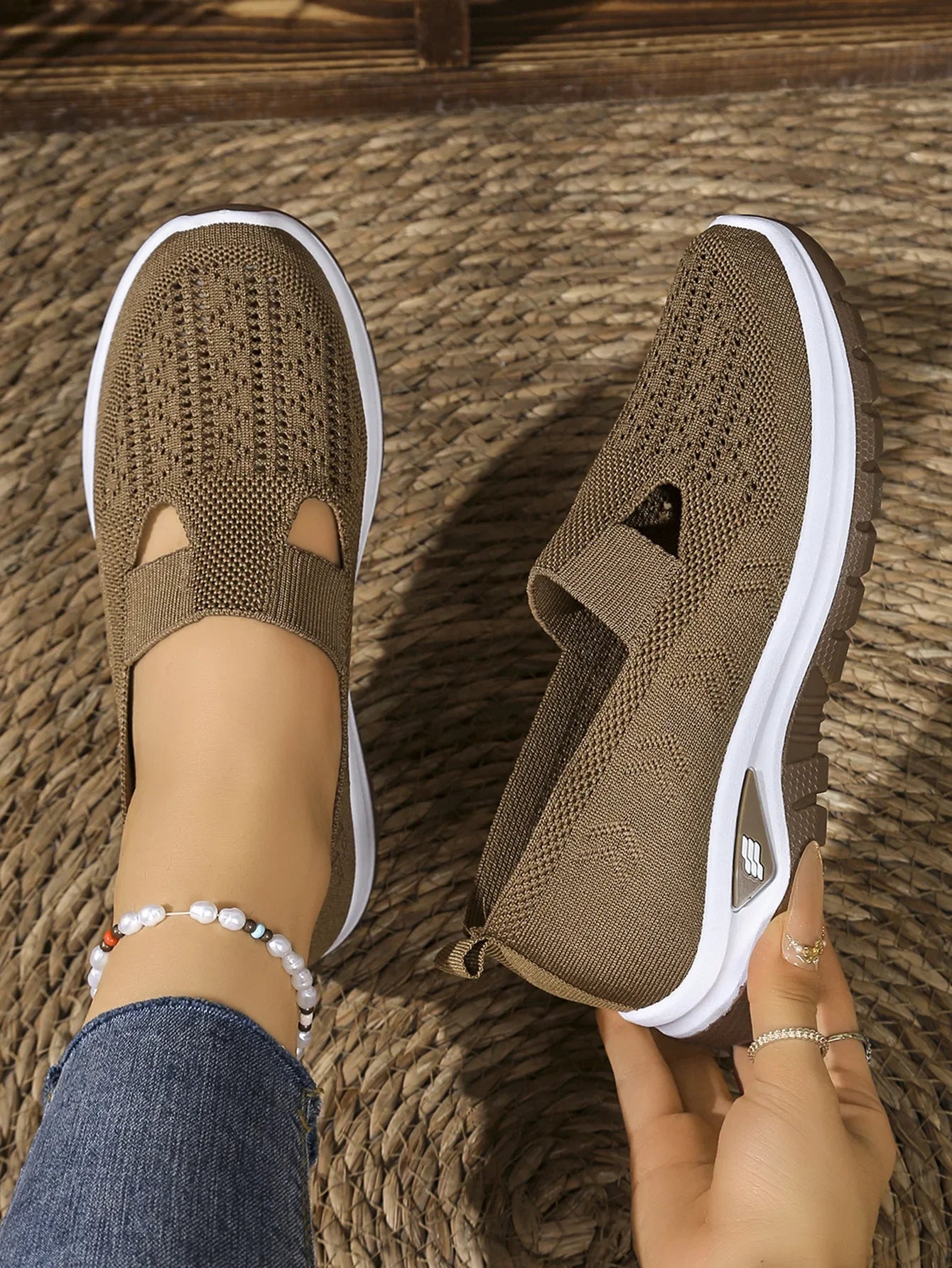 Women's Casual Sports Shoes with Breathable Mesh, Fashionable and Versatile, Soft Soles, Comfortable and Casual 2026 New