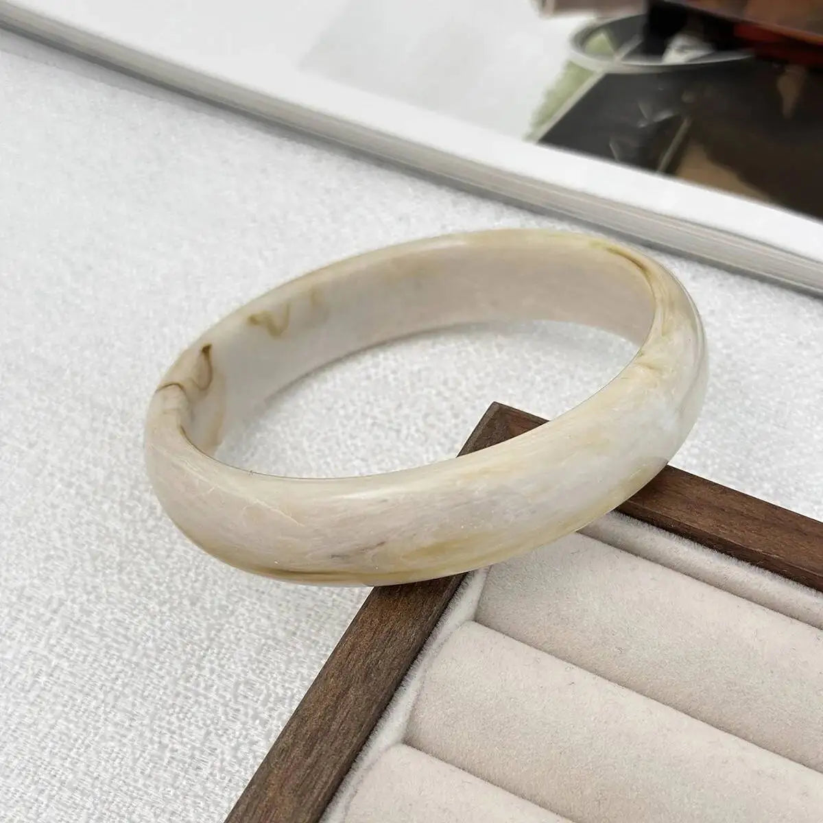 KunJoe Bohemian Stackable Off White Resin Acrylic Bracelet Women Vintage Geometric Round Metal Bangle Bracelet Fashion Jewelry