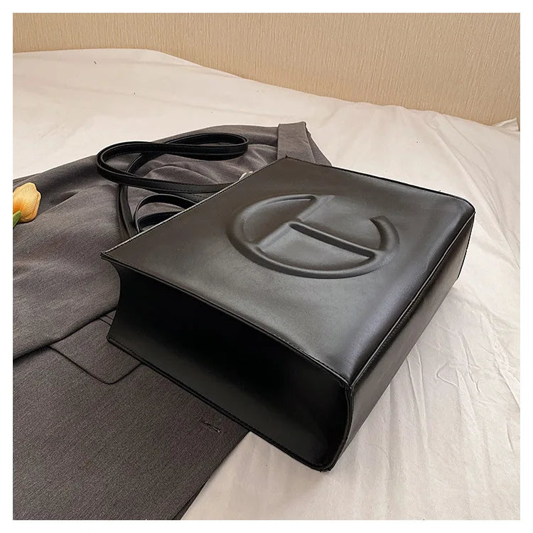 2026 Fashion Elegant Classic Paris Diaper Bag Unique Leisure Business Crossbody Purse for Women Daily Commute Work