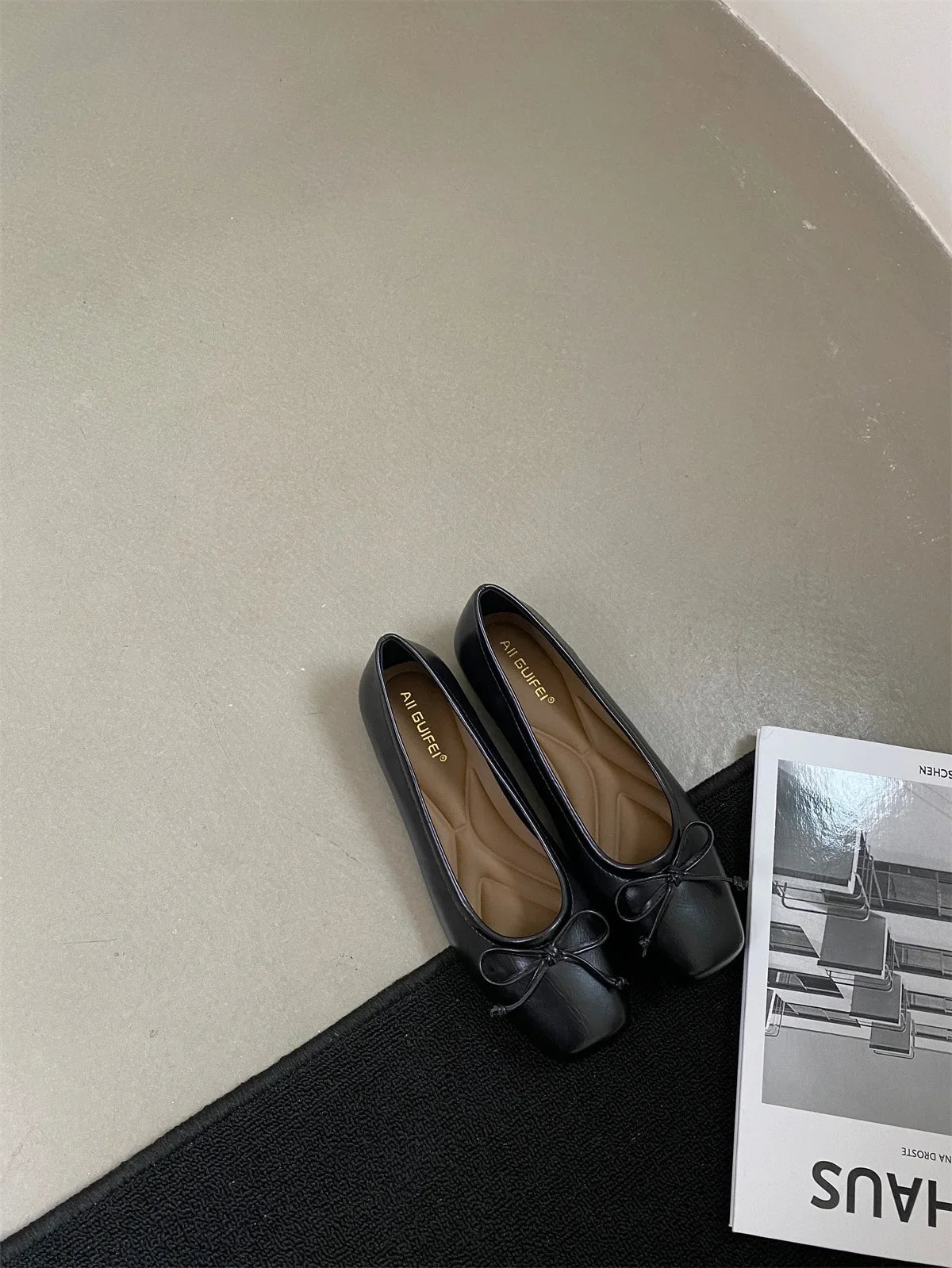 Gentle Fairy Style Flat Bottom Single Shoes Women's Spring 2025 New Butterfly Knot Square Head Silver Color Bean Shoes