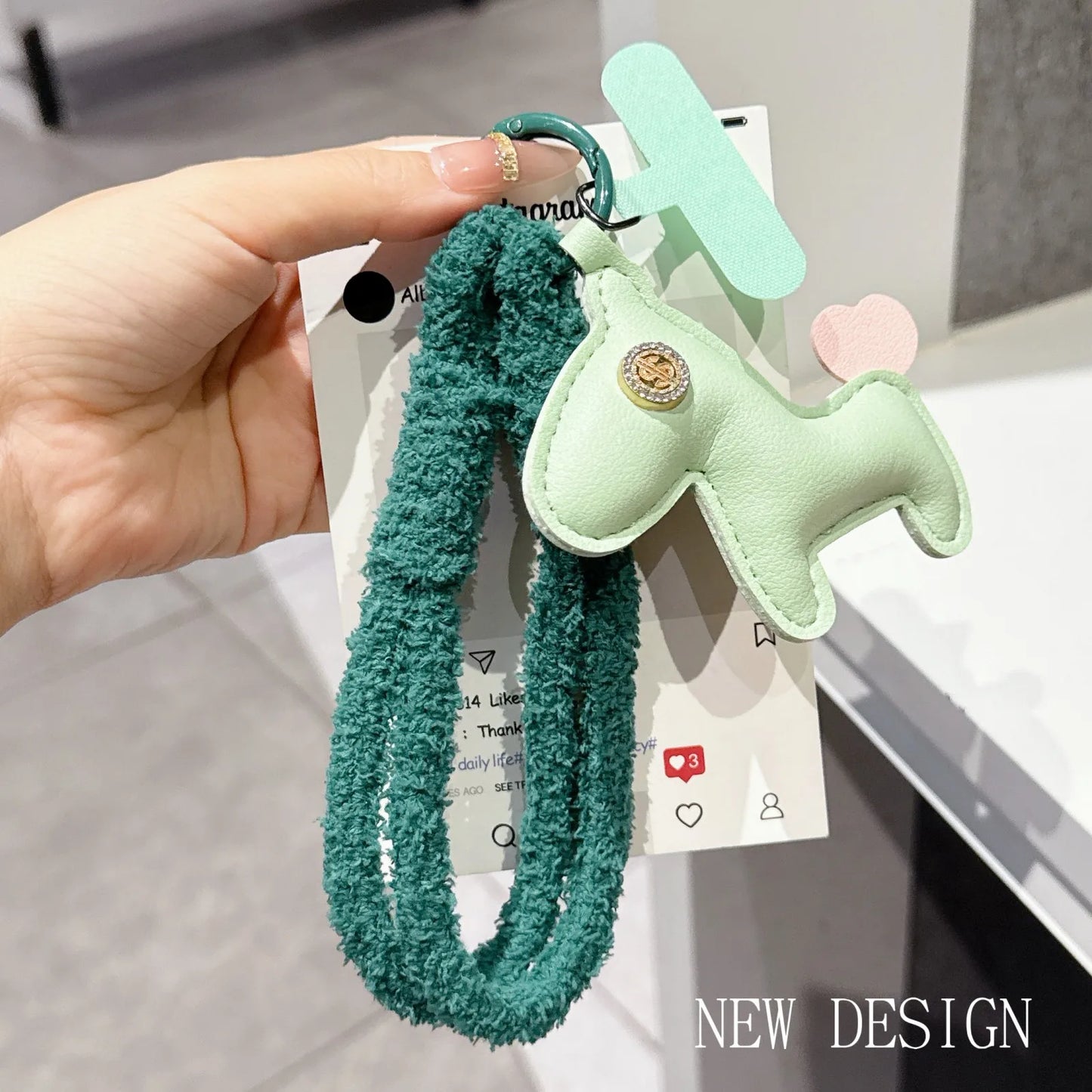 Autumn And Winter Plush Mobile Phone Lanyard, Short Wrist Strap, Fashionable Leather Decoration, Universal Pendant，Phone Charm