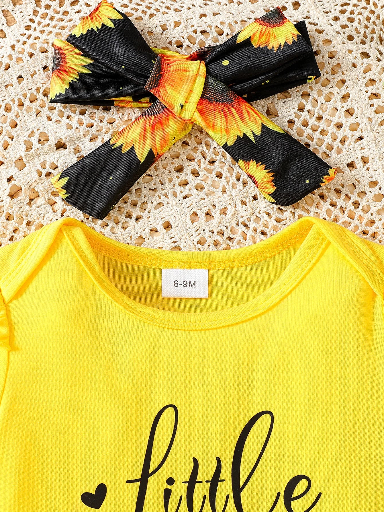 Baby Girl Sunflower Print Outfit Set - Short-Sleeve Romper with "Little Miss Sassy Pants" Letter Print & Ruffled Shoulders, Flor