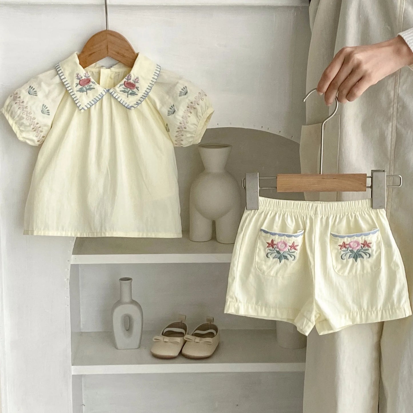 New summer baby clothing, set of 2 pieces for 0-3 year old girls with flower embroidered lapel short sleeved top and thin shorts