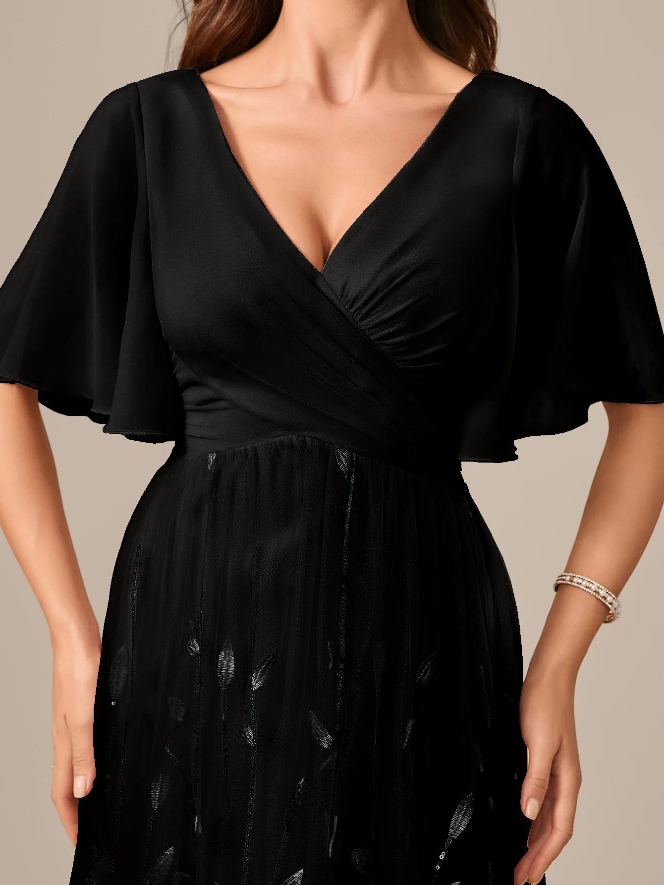 UNITHORSE Random Cutting V-neck Lace-Trimmed Sleeves Chest Pleats Leaf Pattern Tulle Patchwork Evening Dress