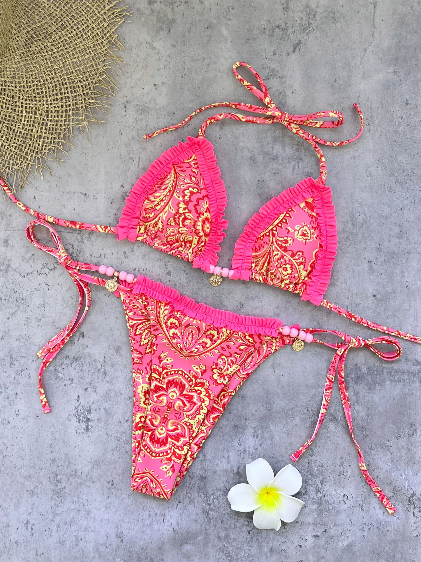 2026 Sexy Pink Paisley Bikini Set – Beaded Halter Top with Metal Pendant Perfect for Beach Wear Pool Parties Summer Getaways