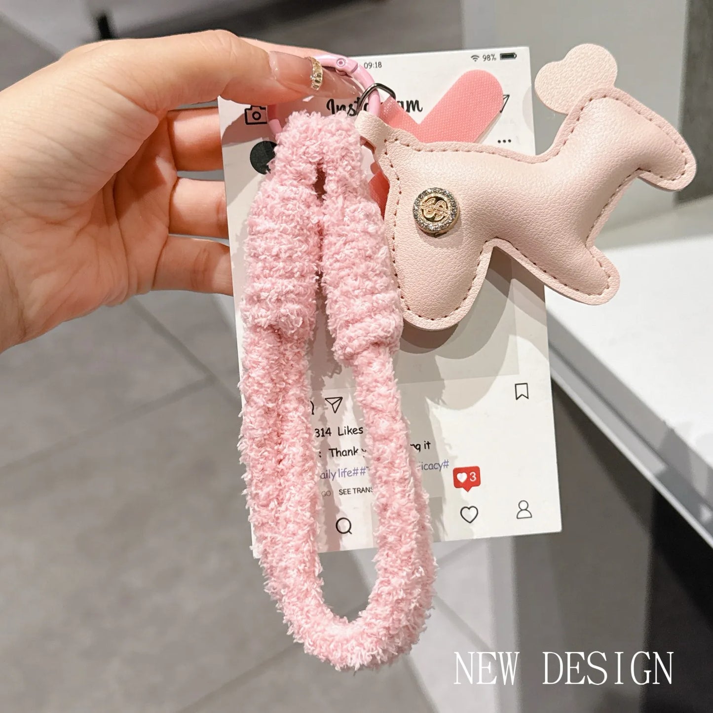 Autumn And Winter Plush Mobile Phone Lanyard, Short Wrist Strap, Fashionable Leather Decoration, Universal Pendant，Phone Charm