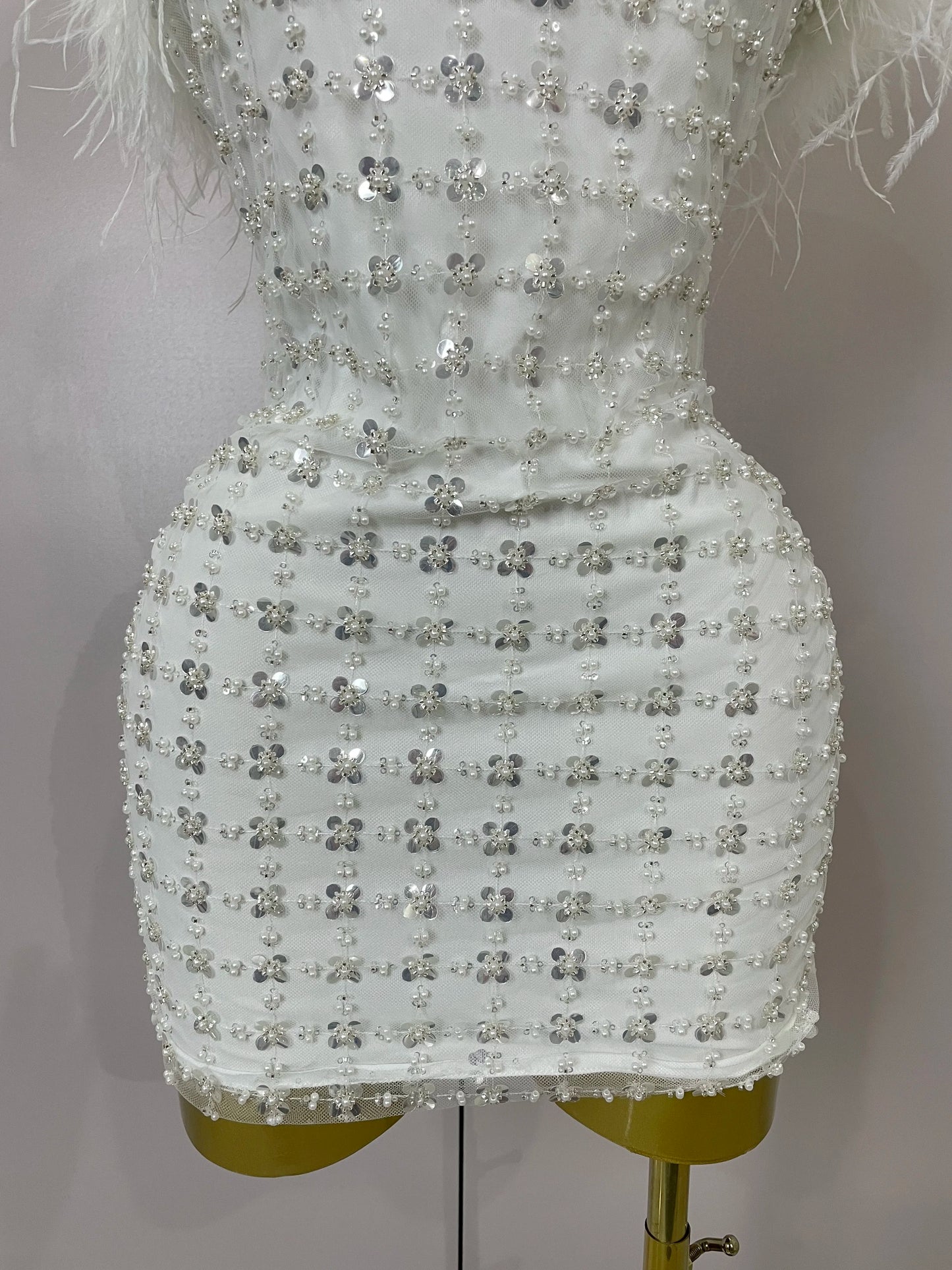 Shinning White Feathers Sequins Straples Bodycon Mini Dress 2025 Women Fashion Celebrate Luxury Birthday Party Cocktail Dress