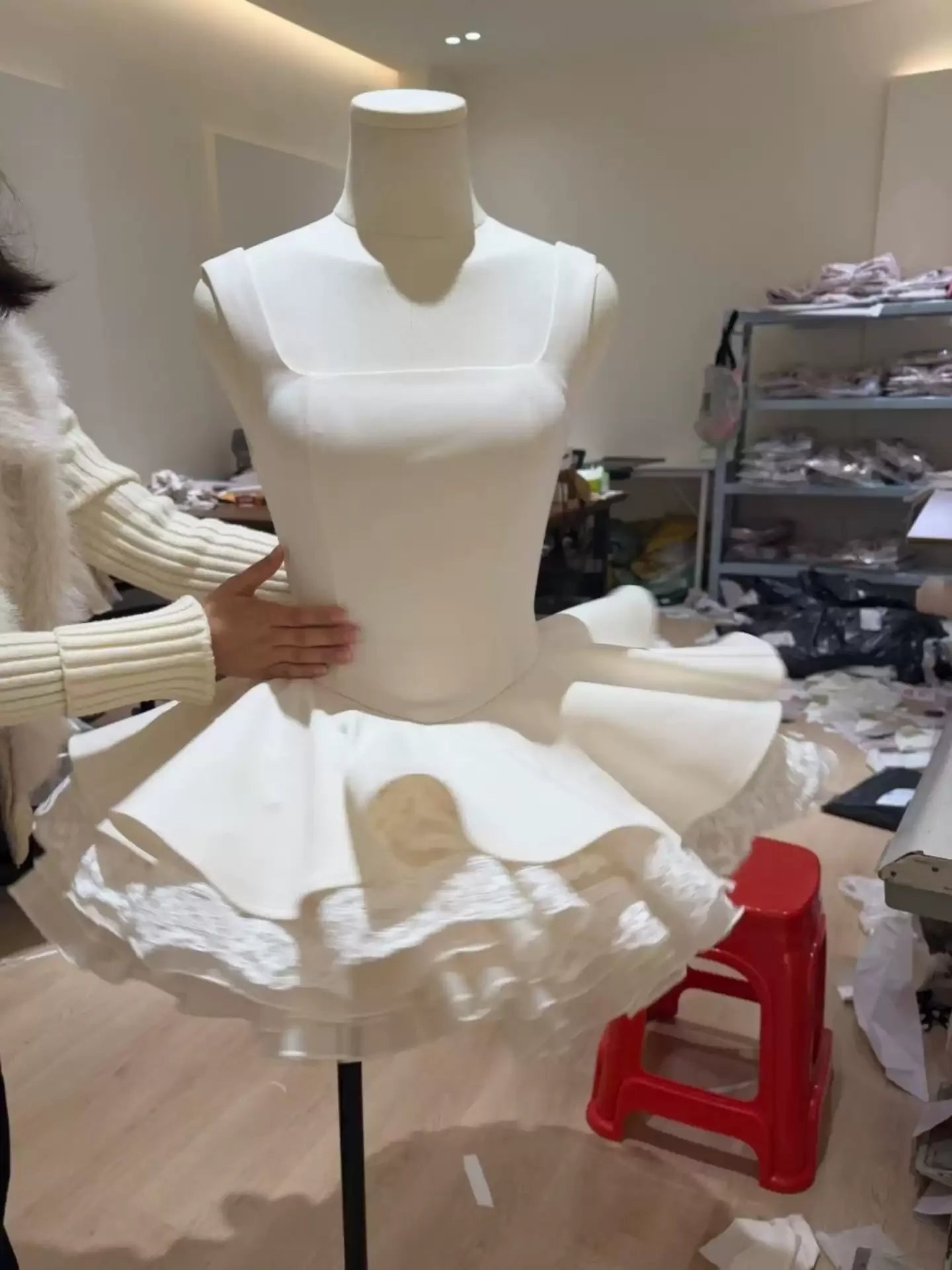 Elegant Sweet Princess Sleeveless Waist Tight Women White Summer Dresses Lace Ruffle Hem Party Dress Female Chic Popular Clothes