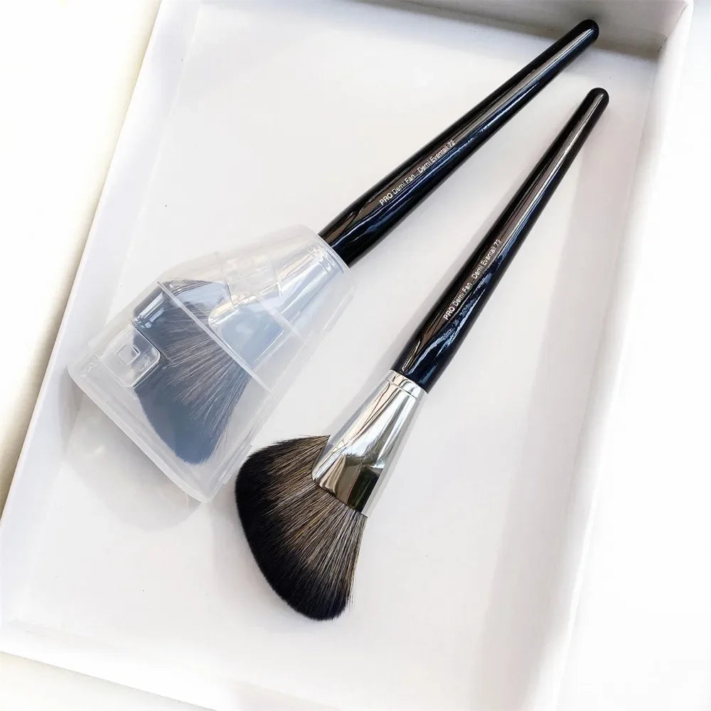 Pro Demi Fan Brush 72 Featherweight Soft Bristle Seamless Setting Powder Cosmetics Makeup Brush Beauty Tools