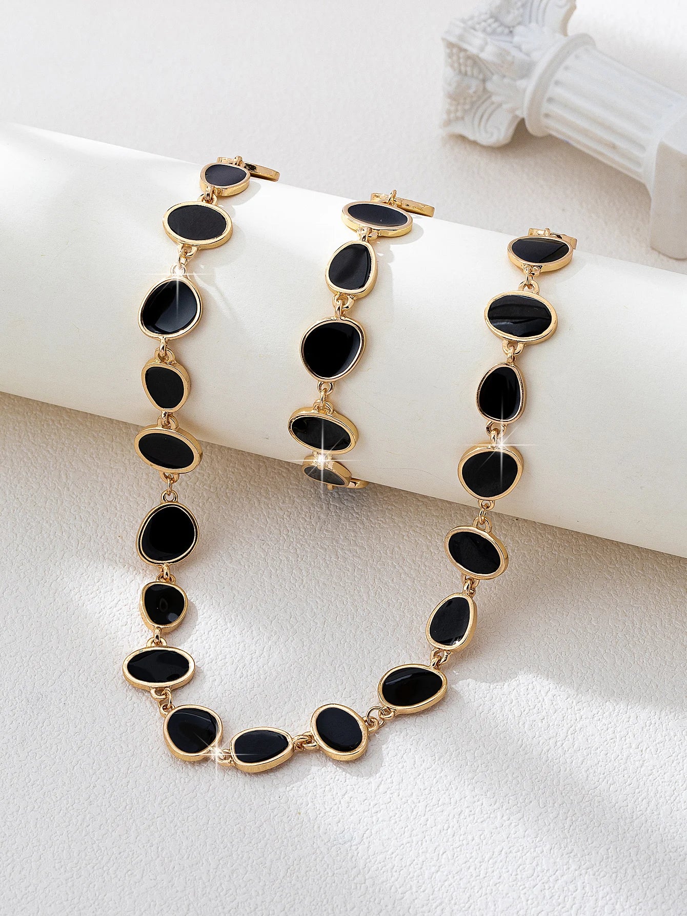 A Set of Trendy, Light Luxury, Casual, Stylish, Elegant and Versatile Women's Necklace and Bracelet Set