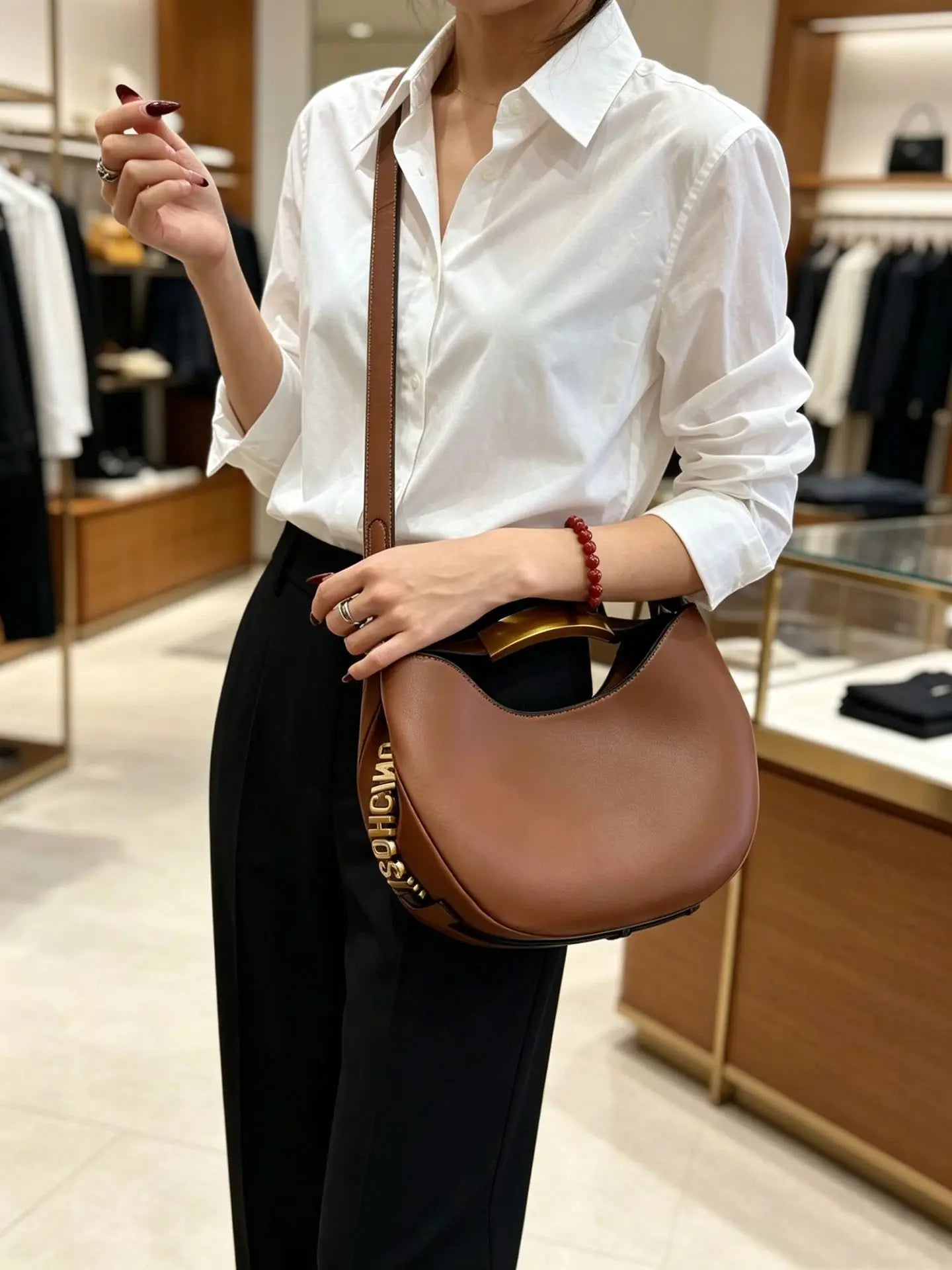 Vintage Designer Inspired Diaper Bag: Elegant Crossbody Handbag For Women With Luxury Look And Large Capacity Tote Function