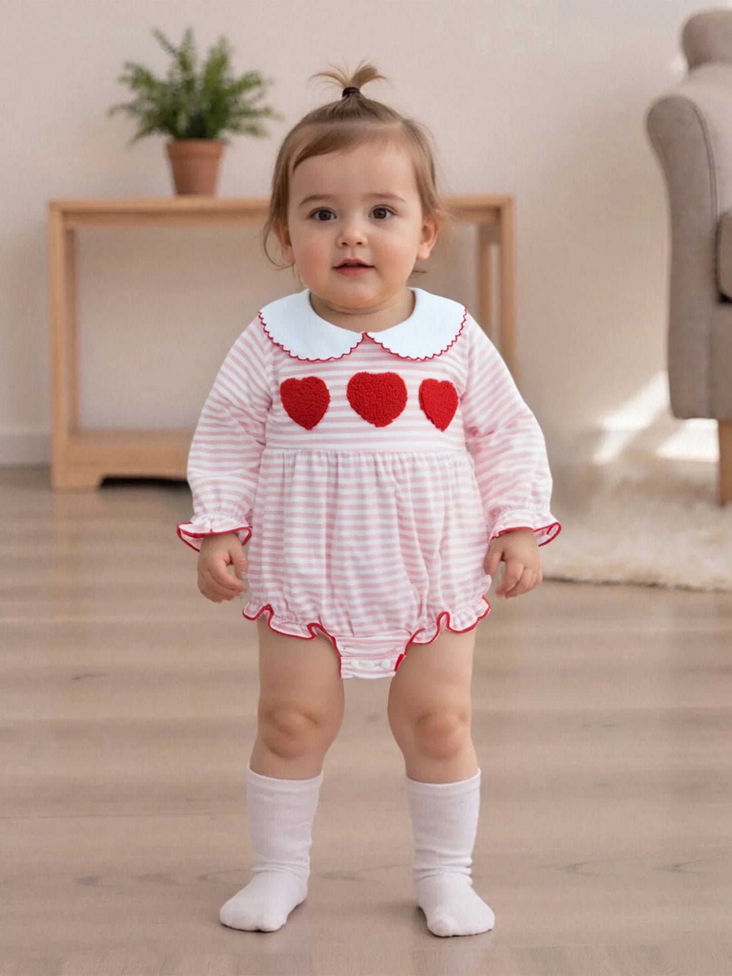 0-18M First Valentines Day Baby Girl Outfit Newborn Heart Smocked Bubble Romper Bodysuit Cute Valentines Day Baby Clothes