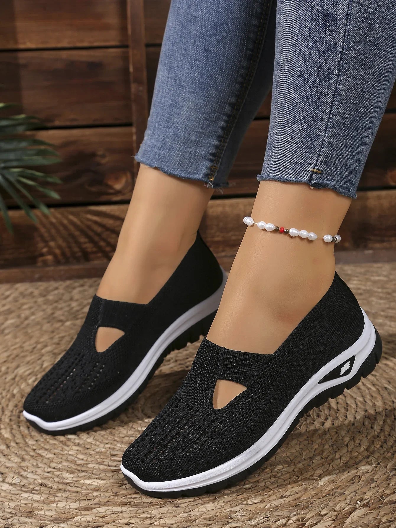 Women's Casual Sports Shoes with Breathable Mesh, Fashionable and Versatile, Soft Soles, Comfortable and Casual 2026 New