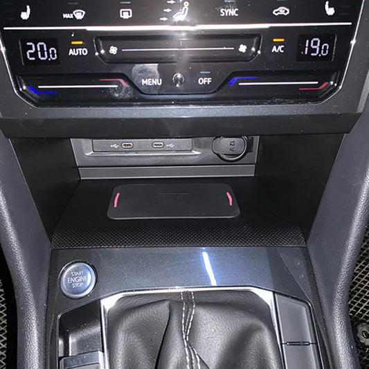 Car wireless charger mobile phone charger fast charging holder charging pad for VW Tiguan MK2 Tiguan Allspace Tharu 2017-2021